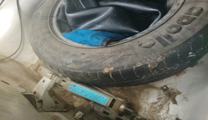 2015 Hyundai Eon SPORTZ, Petrol, Manual, 90,751 km, tyre