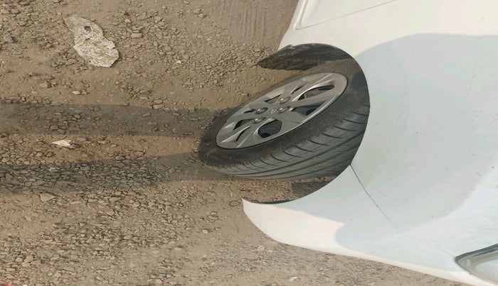 2015 Hyundai Eon SPORTZ, Petrol, Manual, 90,751 km, tyre