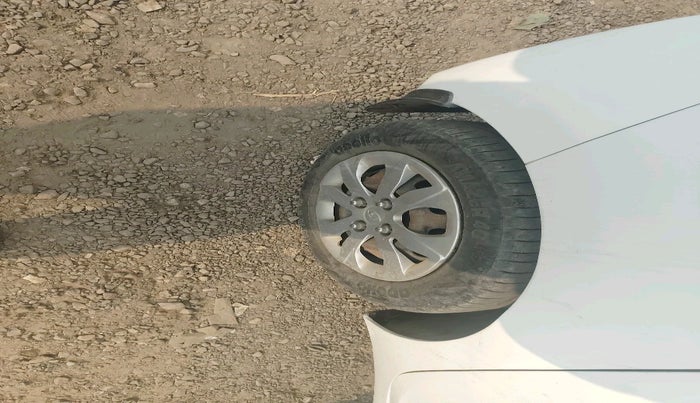 2015 Hyundai Eon SPORTZ, Petrol, Manual, 90,751 km, tyre