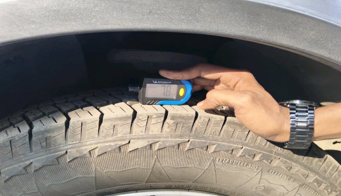 2016 Mahindra XUV500 W10, Diesel, Manual, 65,907 km, tyre