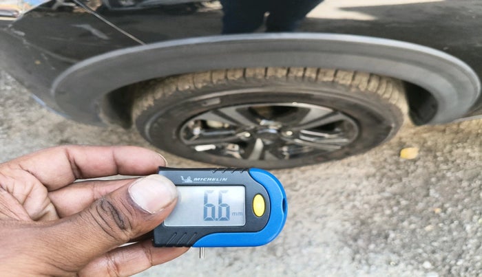 2024 Tata NEXON Creative Plus 1.2 Revotron 7DCA Dark Edition, Petrol, Automatic, 8,998 km, tyre