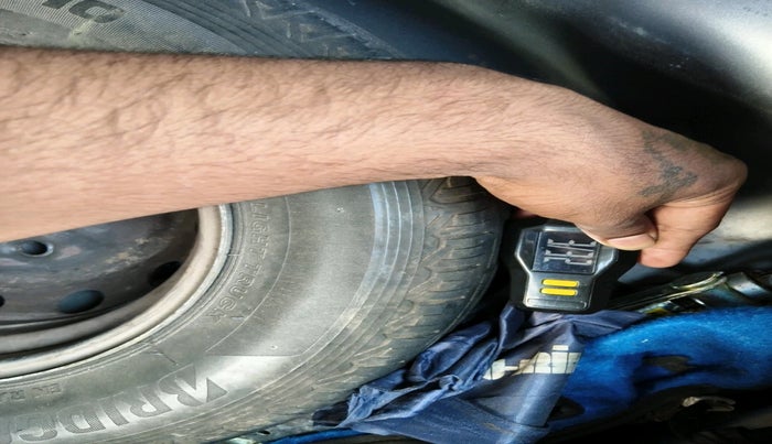 2014 Hyundai Eon ERA +, Petrol, Manual, 73,729 km, tyre