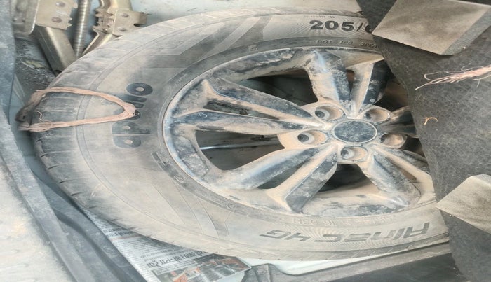 2020 Hyundai Creta E 1.5 PETROL, Petrol, Manual, 60,405 km, tyre