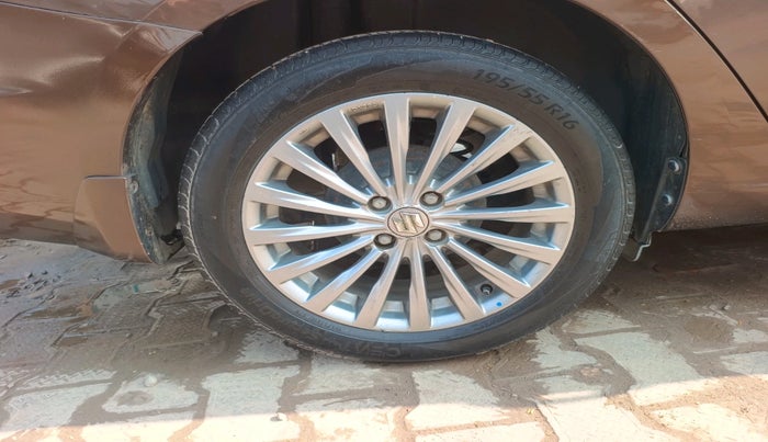 2015 Maruti Ciaz ZXI+, Petrol, Manual, 1,09,793 km, tyre