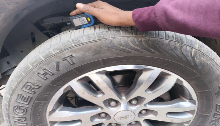 2016 Ford Endeavour TREND 3.2 4X4 AT, Diesel, Automatic, 2,18,733 km, tyre