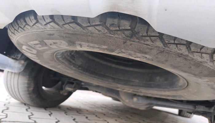 2016 Ford Endeavour TREND 3.2 4X4 AT, Diesel, Automatic, 2,18,733 km, tyre