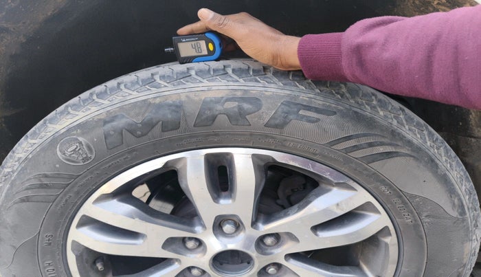 2016 Ford Endeavour TREND 3.2 4X4 AT, Diesel, Automatic, 2,18,733 km, tyre