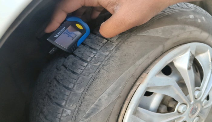 2011 Maruti Swift LXI, Petrol, Manual, 48,746 km, tyre