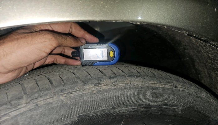 2013 Toyota Corolla Altis G AT PETROL, Petrol, Automatic, 1,23,114 km, tyre