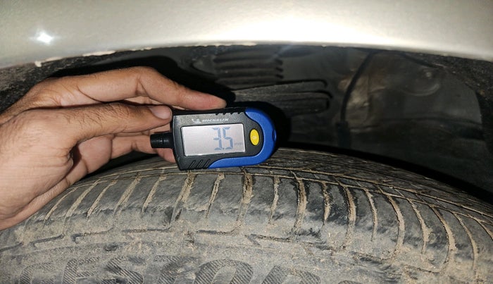 2013 Toyota Corolla Altis G AT PETROL, Petrol, Automatic, 1,23,114 km, tyre