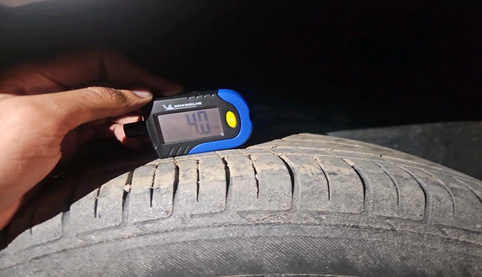 2013 Toyota Corolla Altis G AT PETROL, Petrol, Automatic, 1,23,114 km, tyre