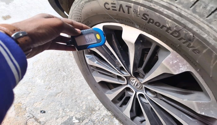 2022 MG GLOSTER SAVVY 2.0 TURBO 6 STR 2WD, Diesel, Automatic, 30,853 km, tyre