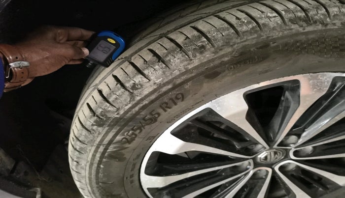 2022 MG GLOSTER SAVVY 2.0 TURBO 6 STR 2WD, Diesel, Automatic, 30,853 km, tyre