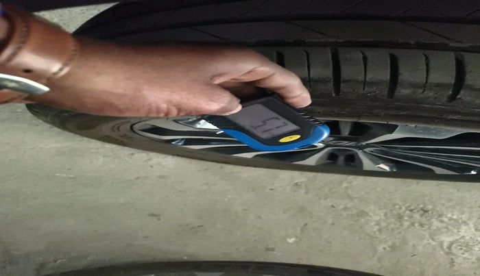 2022 MG GLOSTER SAVVY 2.0 TURBO 6 STR 2WD, Diesel, Automatic, 30,853 km, tyre