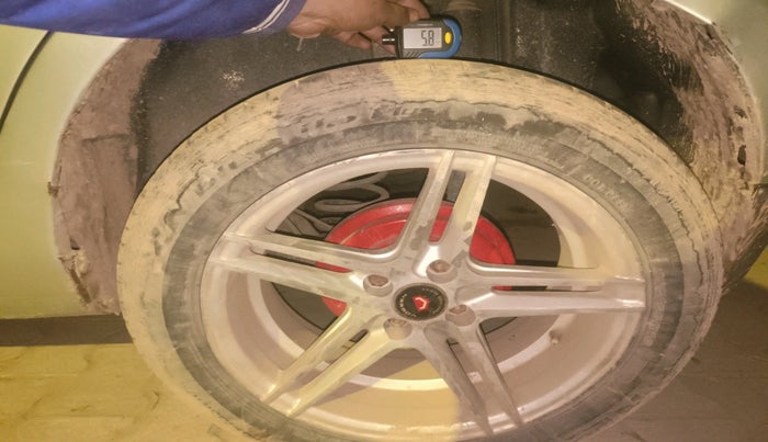 2015 Maruti Swift VXI, Petrol, Manual, 80,792 km, tyre