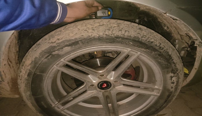 2015 Maruti Swift VXI, Petrol, Manual, 80,792 km, tyre