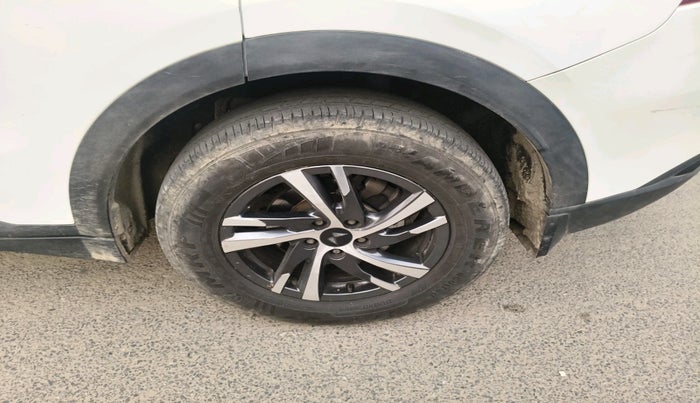 2022 Mahindra XUV700 AX 5 D MT 5 STR, Diesel, Manual, 45,911 km, tyre