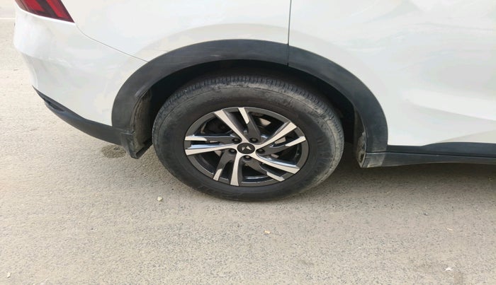 2022 Mahindra XUV700 AX 5 D MT 5 STR, Diesel, Manual, 45,911 km, tyre