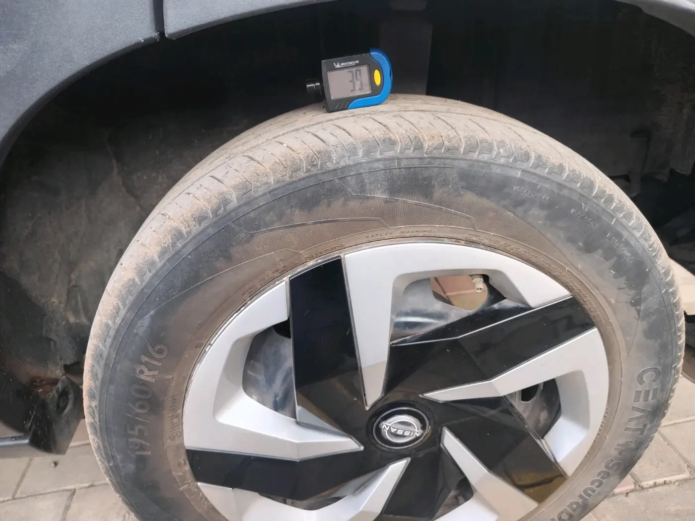 2021 Nissan MAGNITE XE, Petrol, Manual, 37,743 km, tyre