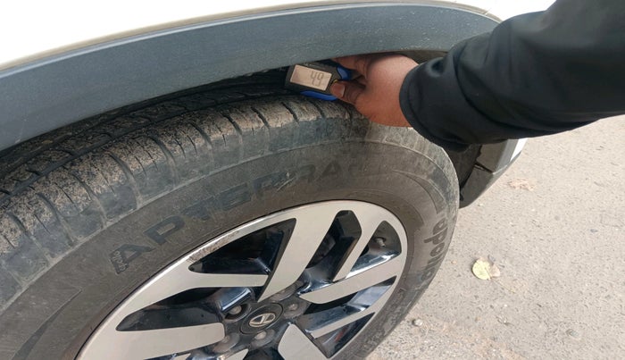 2021 Tata Harrier XZA PLUS 2.0L, Diesel, Automatic, 31,880 km, tyre