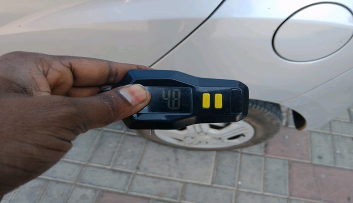 2011 Hyundai Eon ERA, Petrol, Manual, 1,00,014 km, tyre