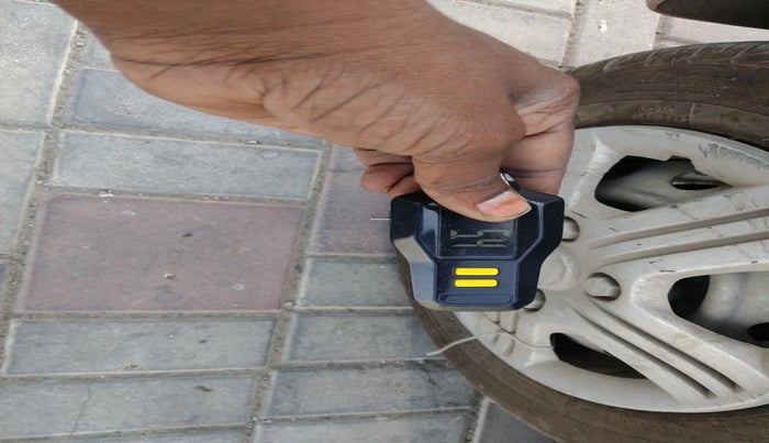 2011 Hyundai Eon ERA, Petrol, Manual, 1,00,014 km, tyre