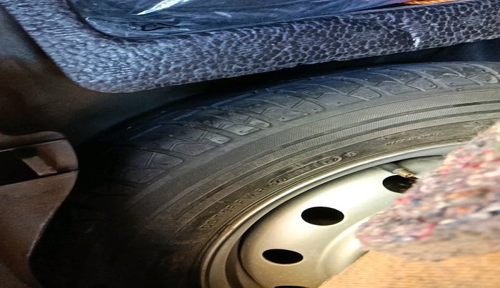 2011 Maruti Wagon R 1.0 LXI, Petrol, Manual, 69,996 km, tyre