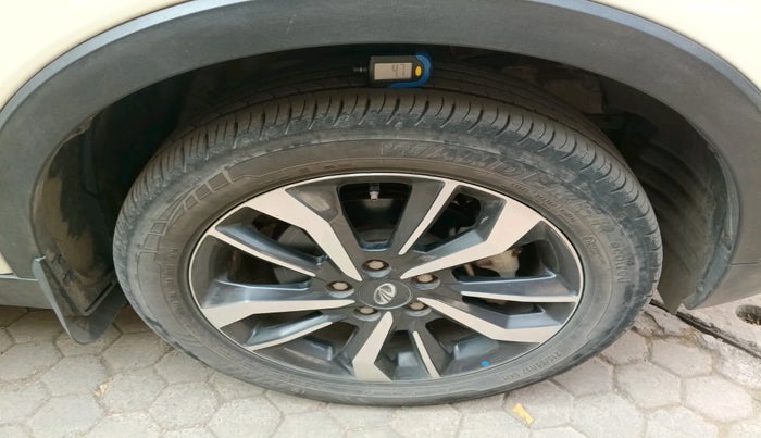 2021 Mahindra XUV300 W8 (O) 1.2 PETROL, Petrol, Manual, 20,229 km, tyre