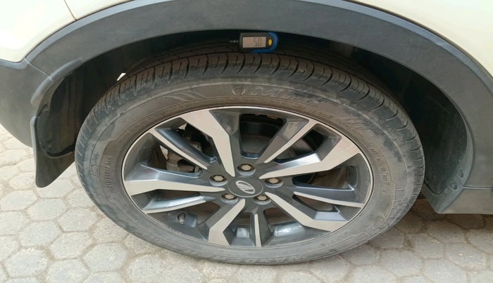 2021 Mahindra XUV300 W8 (O) 1.2 PETROL, Petrol, Manual, 20,229 km, tyre