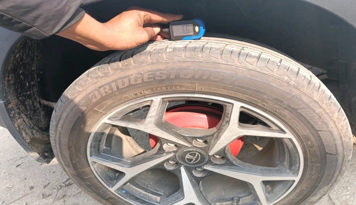 2024 Tata NEXON PURE SUNROOF 1.2 PETROL, Petrol, Manual, 2,593 km, tyre