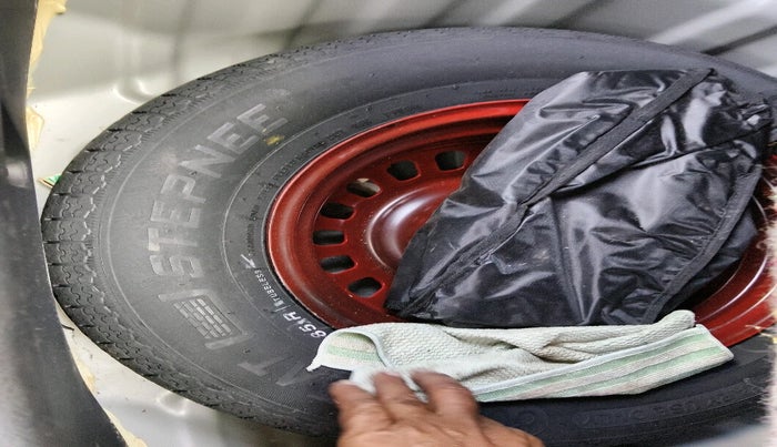 2024 Nissan MAGNITE Visia B4D 1.0 Petrol MT, Petrol, Manual, 12,493 km, tyre