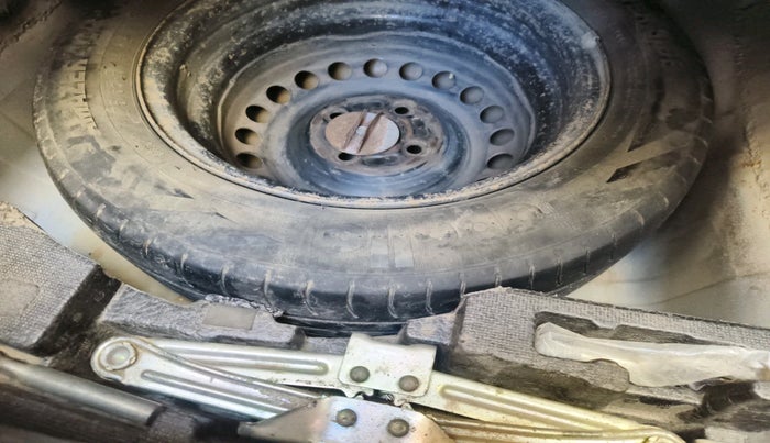 2017 Honda Amaze 1.2L I-VTEC S, Petrol, Manual, 1,24,339 km, tyre