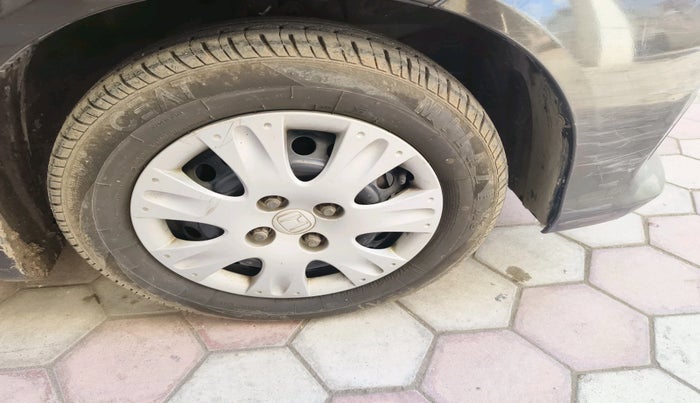 2017 Honda Amaze 1.2L I-VTEC S, Petrol, Manual, 1,24,339 km, tyre