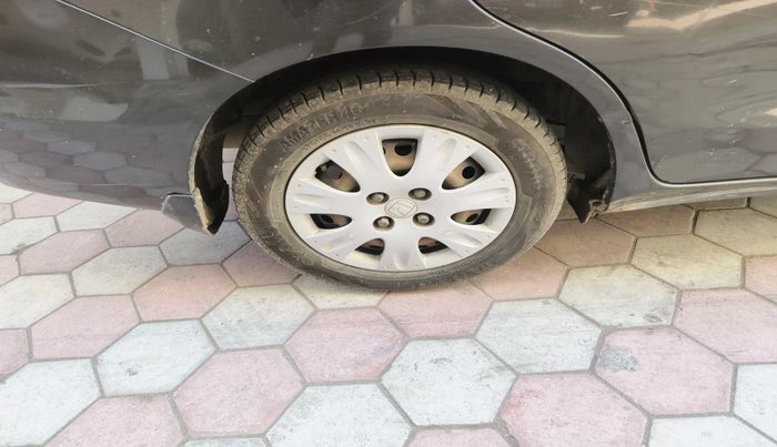 2017 Honda Amaze 1.2L I-VTEC S, Petrol, Manual, 1,24,339 km, tyre