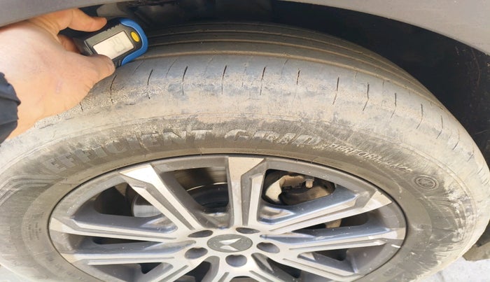 2023 Mahindra XUV700 AX 7 LUXURY D AT 7 STR, Diesel, Automatic, 41,422 km, tyre