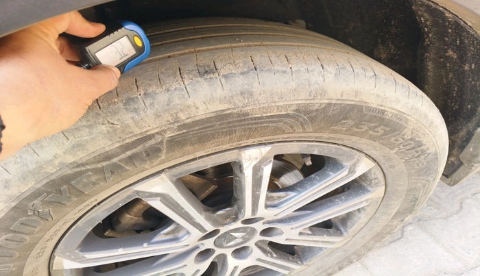 2023 Mahindra XUV700 AX 7 LUXURY D AT 7 STR, Diesel, Automatic, 41,422 km, tyre