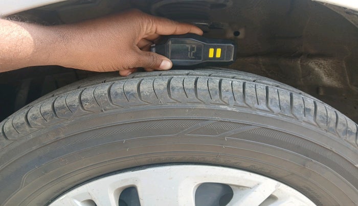 2017 Maruti Swift VXI, Petrol, Manual, 65,695 km, tyre