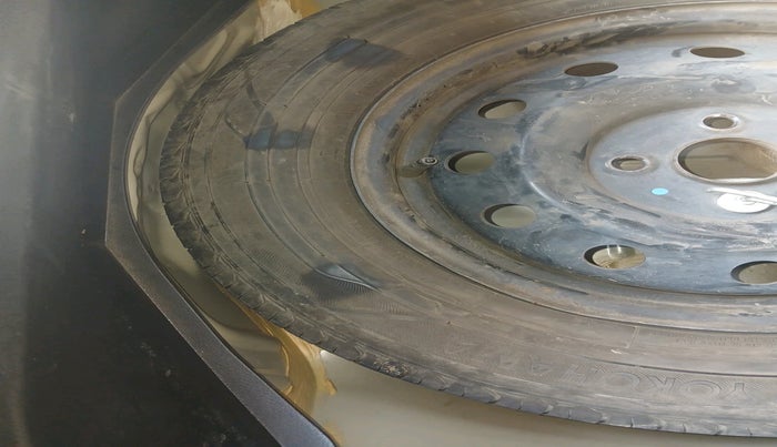 2017 Maruti Swift VXI, Petrol, Manual, 65,695 km, tyre