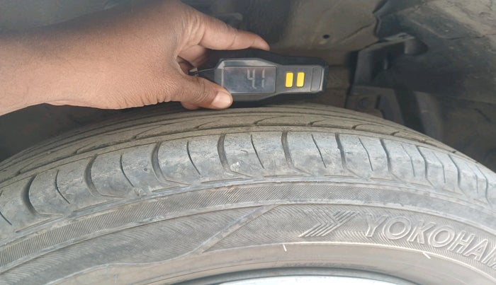 2017 Maruti Swift VXI, Petrol, Manual, 65,695 km, tyre