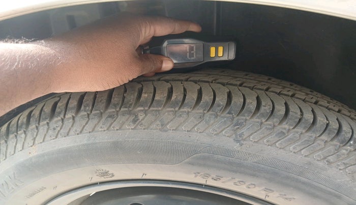 2017 Maruti Swift VXI, Petrol, Manual, 65,695 km, tyre