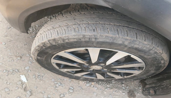 2015 Toyota Etios CROSS 1.4 VD, Diesel, Manual, 1,72,478 km, tyre