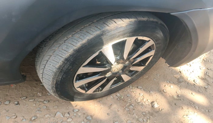 2015 Toyota Etios CROSS 1.4 VD, Diesel, Manual, 1,72,478 km, tyre