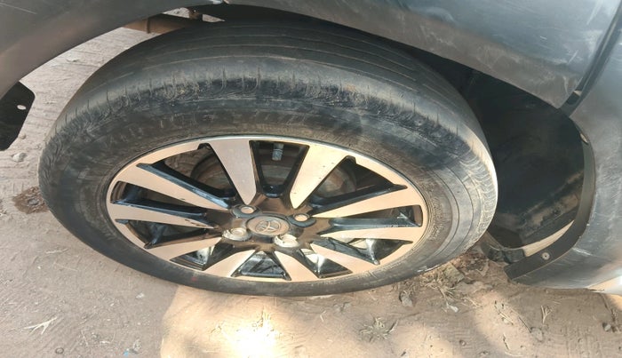 2015 Toyota Etios CROSS 1.4 VD, Diesel, Manual, 1,72,478 km, tyre