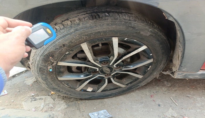 2017 Mahindra Kuv100 K8 6 STR, Petrol, Manual, 20,346 km, tyre