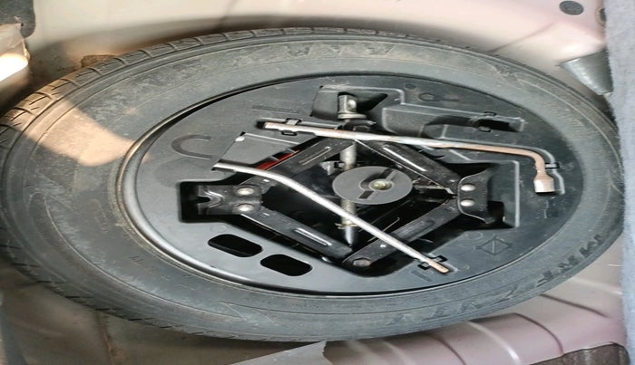 2017 Mahindra Kuv100 K8 6 STR, Petrol, Manual, 20,346 km, tyre