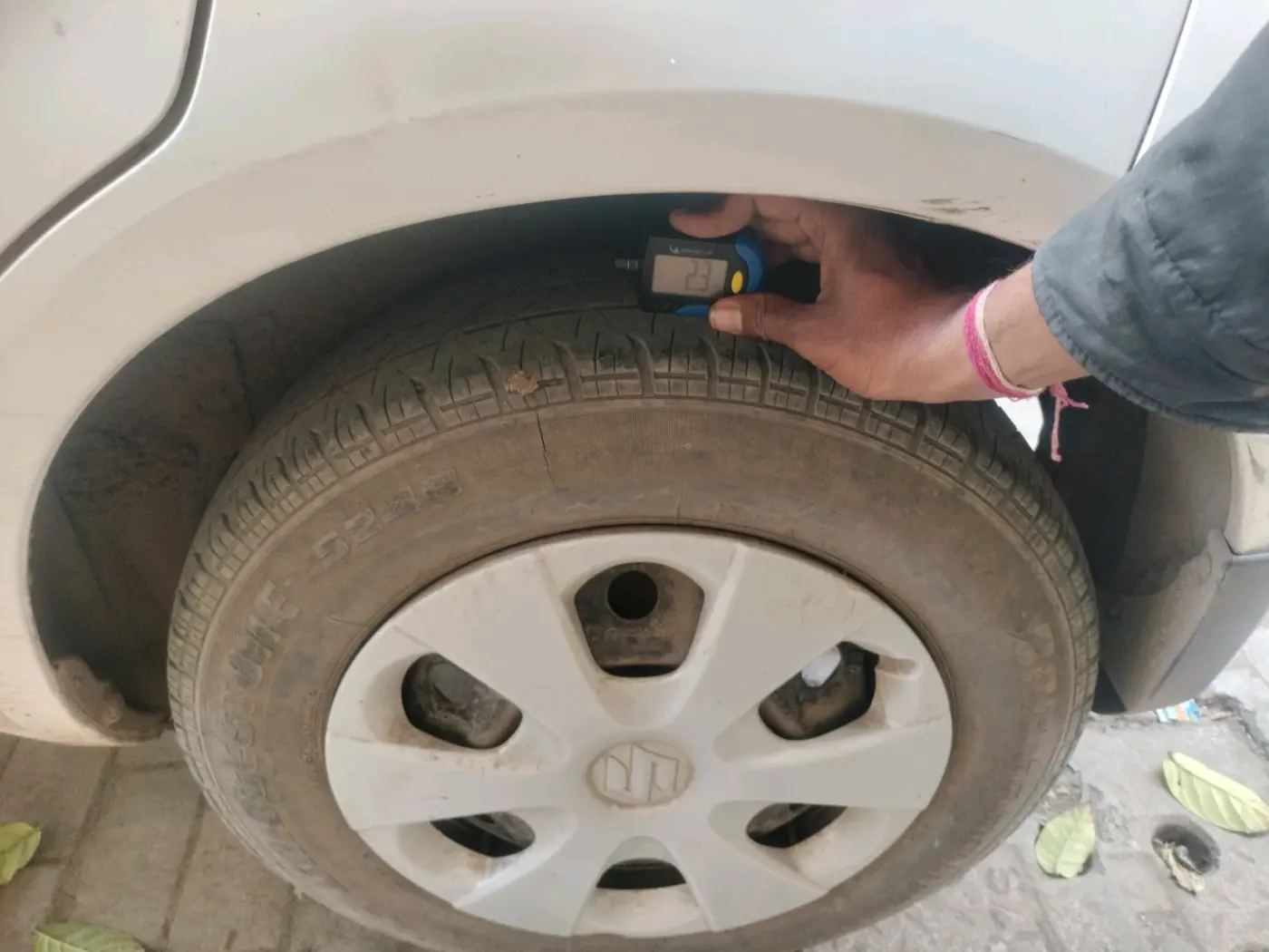 2015 Maruti Ritz VDI, Diesel, Manual, 1,27,310 km, tyre