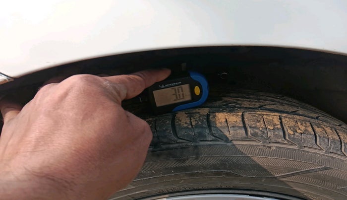 2017 Maruti Ertiga VXI CNG, Petrol, Manual, 2,36,715 km, tyre