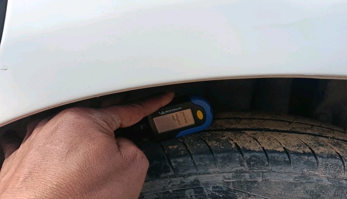 2017 Maruti Ertiga VXI CNG, Petrol, Manual, 2,36,715 km, tyre