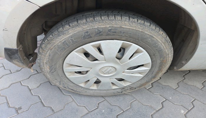 2015 Maruti Swift Dzire VDI, Diesel, Manual, 1,68,545 km, tyre