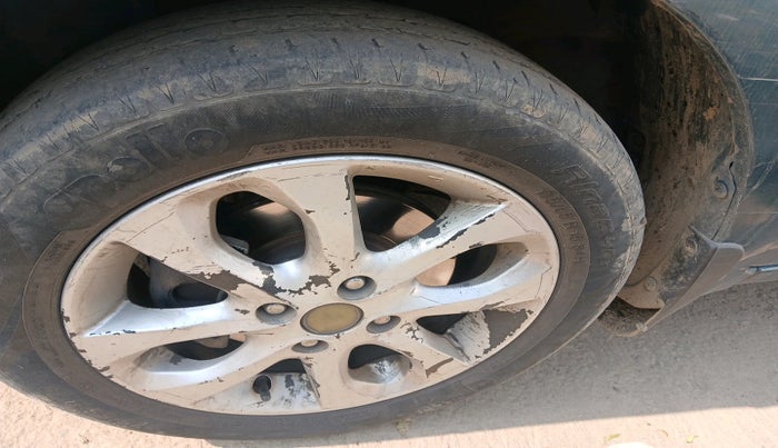 2013 Nissan Micra XV CVT, Petrol, Automatic, 1,28,398 km, tyre